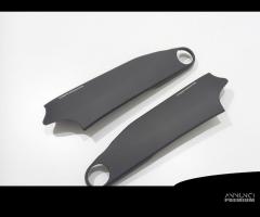 FIANCHETTI SOTTO SERBATOIO CARBONIO DUCATI STREETF