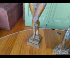 Statuette Raffiguranti Donne In Bronzo - Metallo