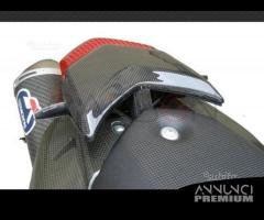 Tegolino posteriore spoiler carbonio hypermotard