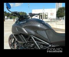 Accessori ricambi carbonio ducati diavel