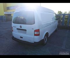 Ricambi usati VW TRASPORTER T5 2.5 TDI- AXE