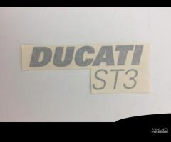 EMBLEMA DUCATI ST3 2004-2007 DESTRO CD 43711371AA