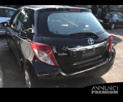 Toyota yaris 2011 - 4