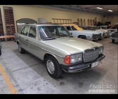 Mercedes W123 200 Berlina 1981 Conservata