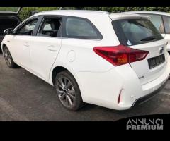 TOYOTA AURIS 2015