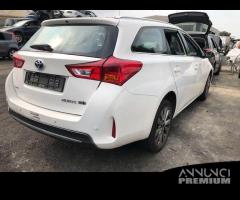 TOYOTA AURIS 2015