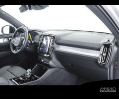 VOLVO XC40 B3 Mild hybrid Benzina Plus Dark - 12