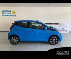 Toyota Aygo Connect 1.0 VVT-i 72 CV 5 porte x-fun