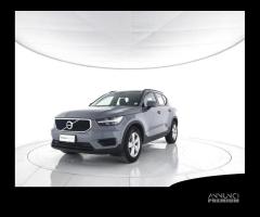 VOLVO XC40 T2 Momentum Core