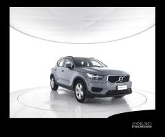 VOLVO XC40 T2 Momentum Core