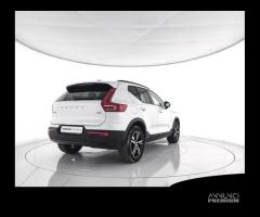 VOLVO XC40 B3 automatico Plus Dark