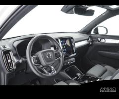 VOLVO XC40 B3 automatico Plus Dark - 8