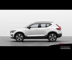 VOLVO XC40 B3 Mild hybrid Benzina Ultra Dark - 2