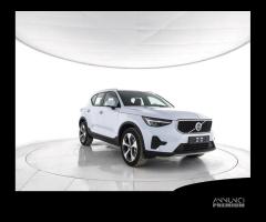 VOLVO XC40 B3 Mild hybrid Benzina Core - 2