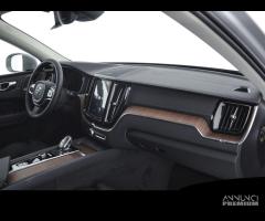 VOLVO XC60 Recharge T6 AWD Plug-in hybrid Elettr - 12