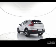 VOLVO XC40 B3 Mild hybrid Benzina Plus Dark - 4