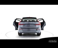 VOLVO XC60 B4 Mild hybrid Benzina Essential - 7