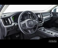 VOLVO XC60 B4 Mild hybrid Benzina Essential - 8