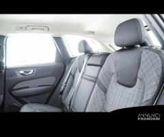 VOLVO XC60 B4 Mild hybrid Benzina Essential - 10