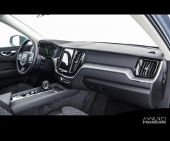 VOLVO XC60 B4 Mild hybrid Benzina Essential - 12