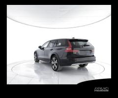 VOLVO V60 Cross Country B5 AWD Mild hybrid Benzi