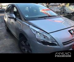 Peugeot 5008 2011