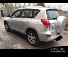 Toyota rav 4 2010 - 4