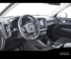 VOLVO XC40 D3 Momentum Core - 8