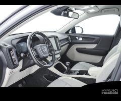 VOLVO XC40 D3 MOMENTUM - 8