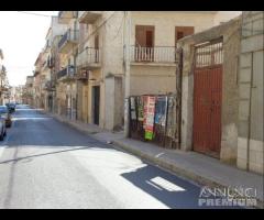 Castelvetrano casa ind 5 vani cortile priva