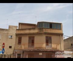 Castelvetrano casa indipendente 6,5 vani su 2 live