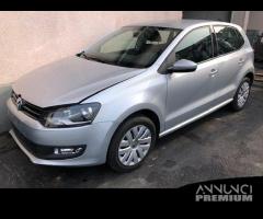 VOLKSWAGEN POLO 2011 - 1