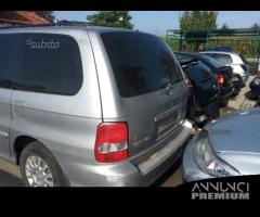 Kia Carnival ricambi usati