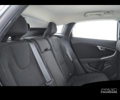 VOLVO V40 D2 Business - 11