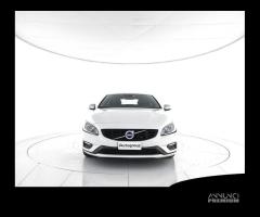 VOLVO V60 D2 Geartronic R-design - AUTOCARRO N1