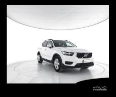 VOLVO XC40 T3 Momentum