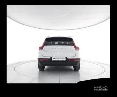 VOLVO XC40 T3 Momentum - 6