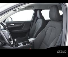 VOLVO XC40 T3 Momentum - 9