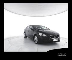 VOLVO V40 D2 Momentum - 2