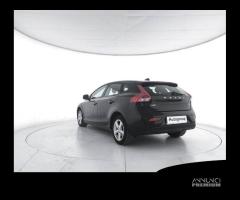 VOLVO V40 D2 Momentum - 4