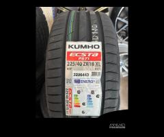 225 40 18 Gomme Estive Kumho 2024 Nuove 225 40 18 - 2