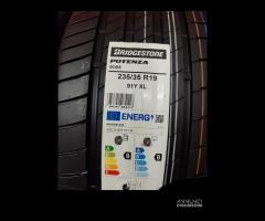 235 35 19 - 255 30 19 Gomme Estive Bridgestone