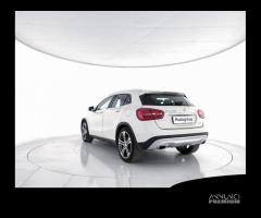 MERCEDES-BENZ GLA 220 CDI Automatic