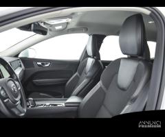 VOLVO XC60 B4 Geartronic Momentum Pro - 9