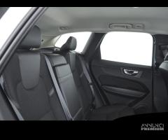 VOLVO XC60 B4 Geartronic Momentum Pro - 11