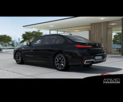 BMW i7 M70