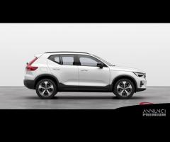 VOLVO XC40 B3 Mild hybrid Benzina Ultra Dark - 4