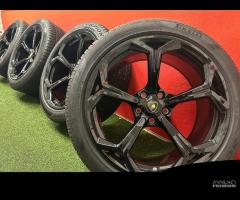 Cerchi Lamborghini Urus Gomme 285 40 22 -325 35 22