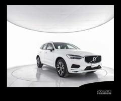 VOLVO XC60 B4 (d) AWD Geartronic Momentum Pro - 2