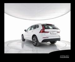 VOLVO XC60 B4 (d) AWD Geartronic Momentum Pro - 4